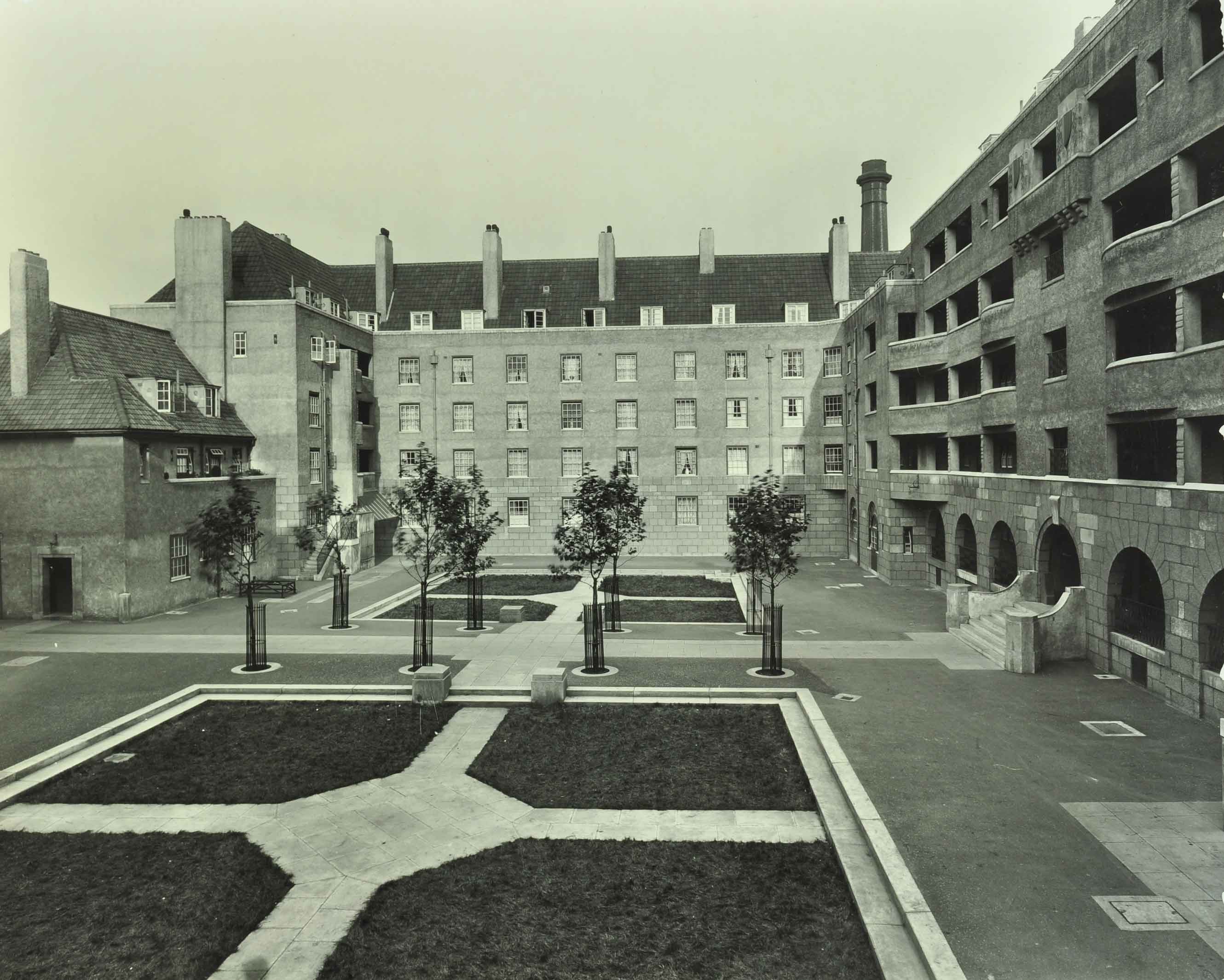 Ossulston Estate: Walker House, with a small courtyard garden, 1934